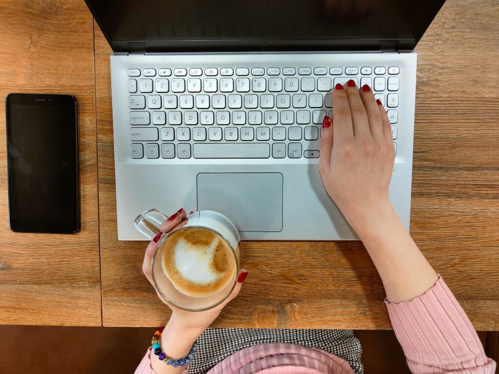 Affiliate Marketing in Deutschland einfach erklärt (Guide 2026) Vardan Papikyan 1qn0GnP9kk8 Unsplash 1024x768